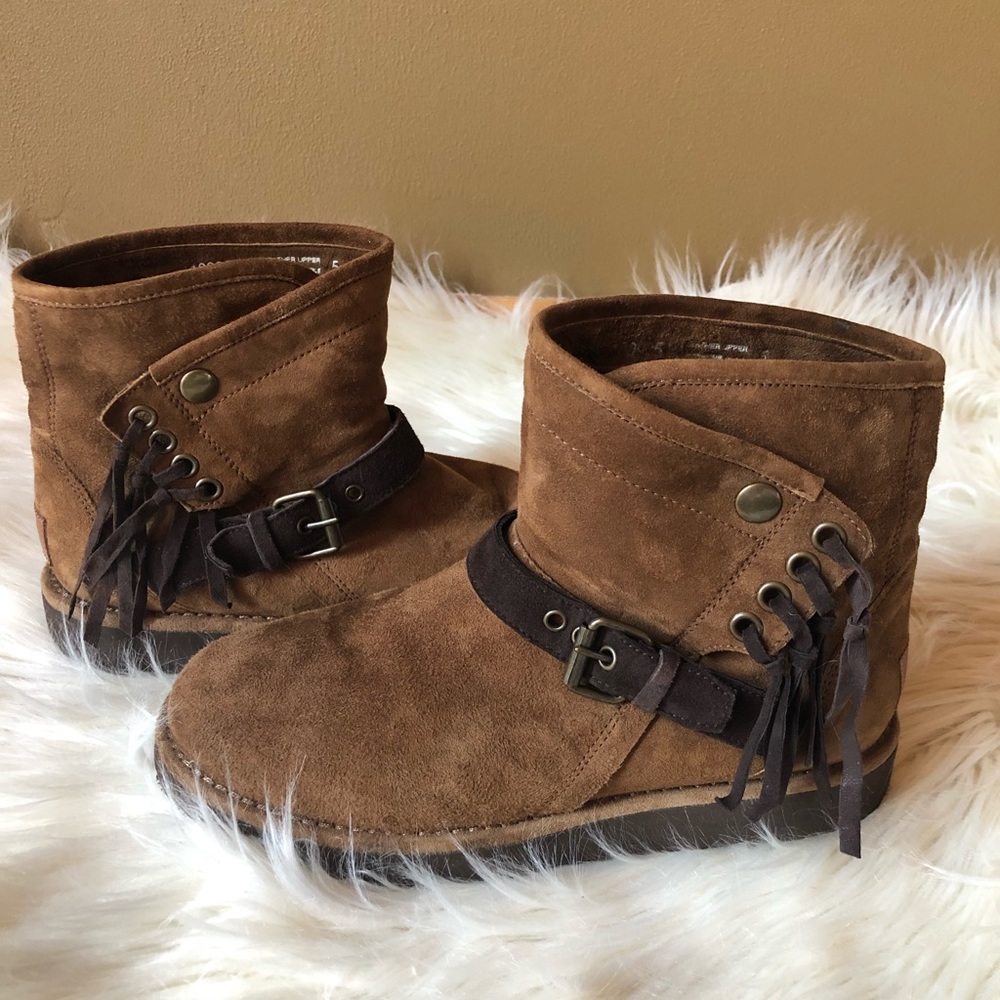 UGG Karisa Boots